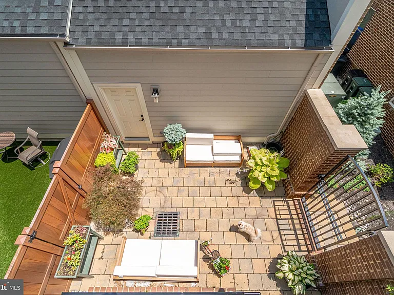 1133 S Monroe St — Photo 35