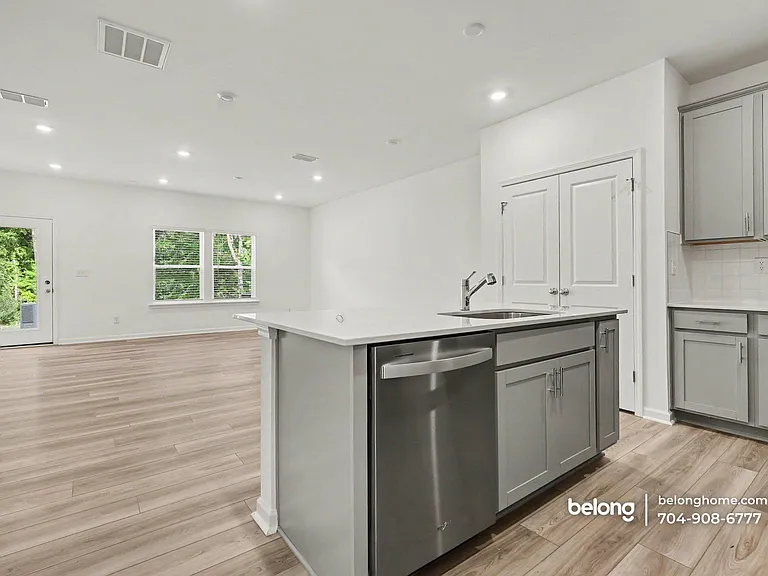 11912 Oak St — Photo 4