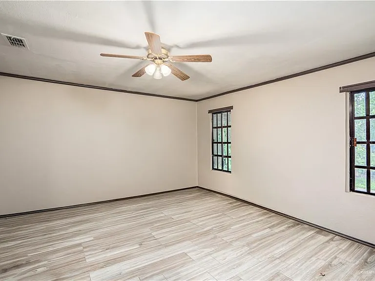 200 S Bentsen Rd — Photo 16