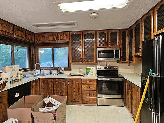 2nd image of 517 Bellevue Blvd N #3