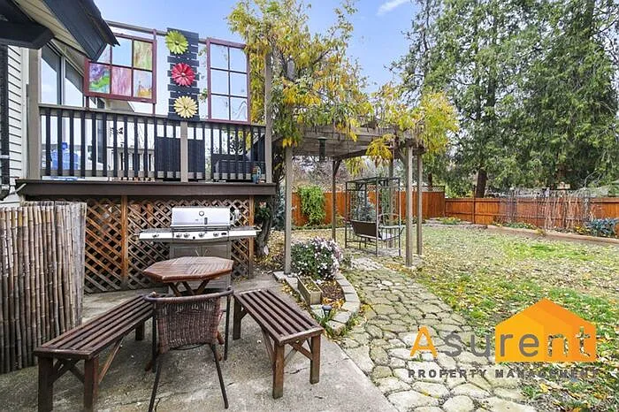 270 Morton St — Photo 17
