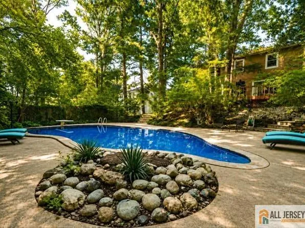 11 Buffalo Run, East Brunswick, NJ 08816