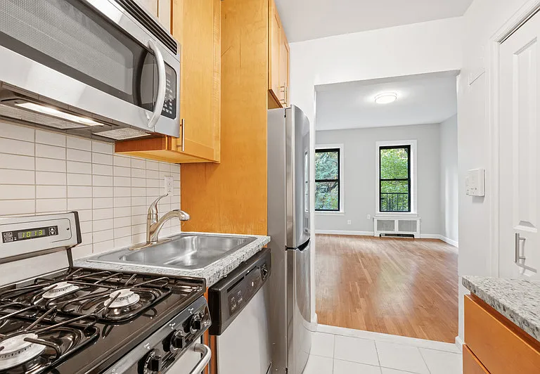 313 E 73rd St #2A — Photo 4