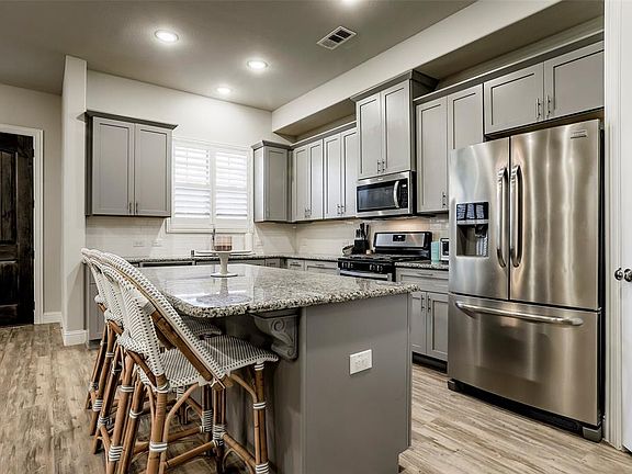 5th image of 2433 Merriweather Ln