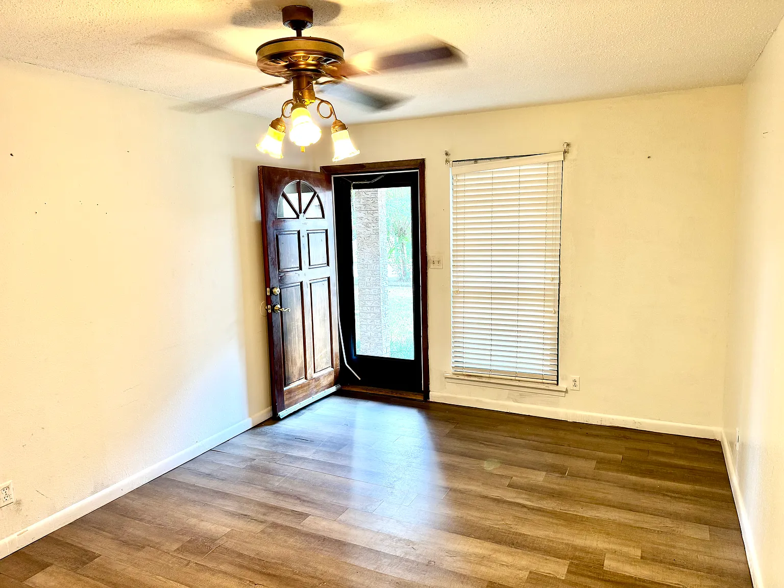 4 bed, 2.5 bath, 1466 sqft, $1,500 — Photo 4