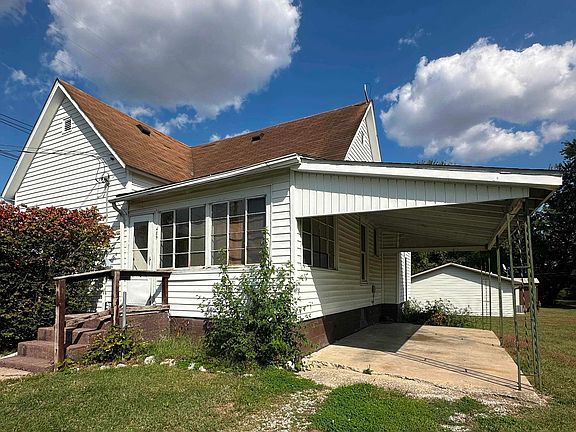 2nd image of 489 NE 11th St