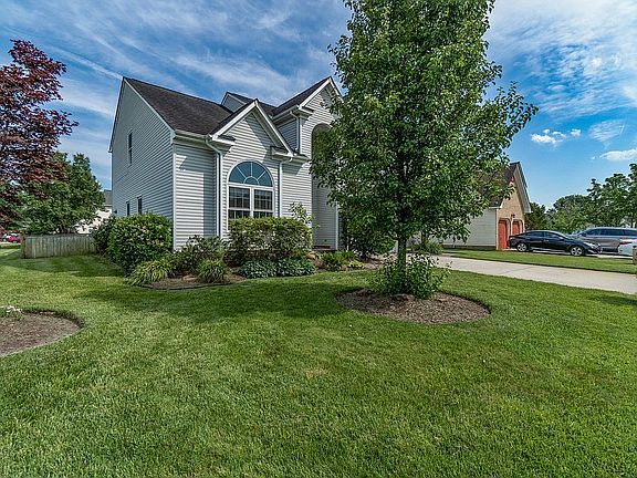 Corner home in a cul-de-sac