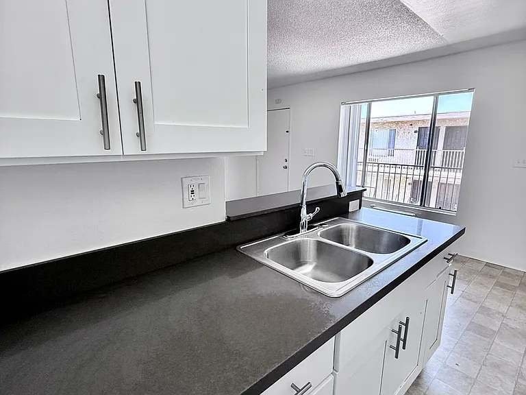 11959 Runnymede St #19 — Photo 7