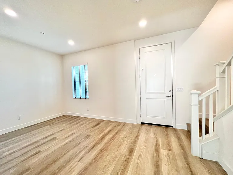 12932 Pacific Pl #11 — Photo 3