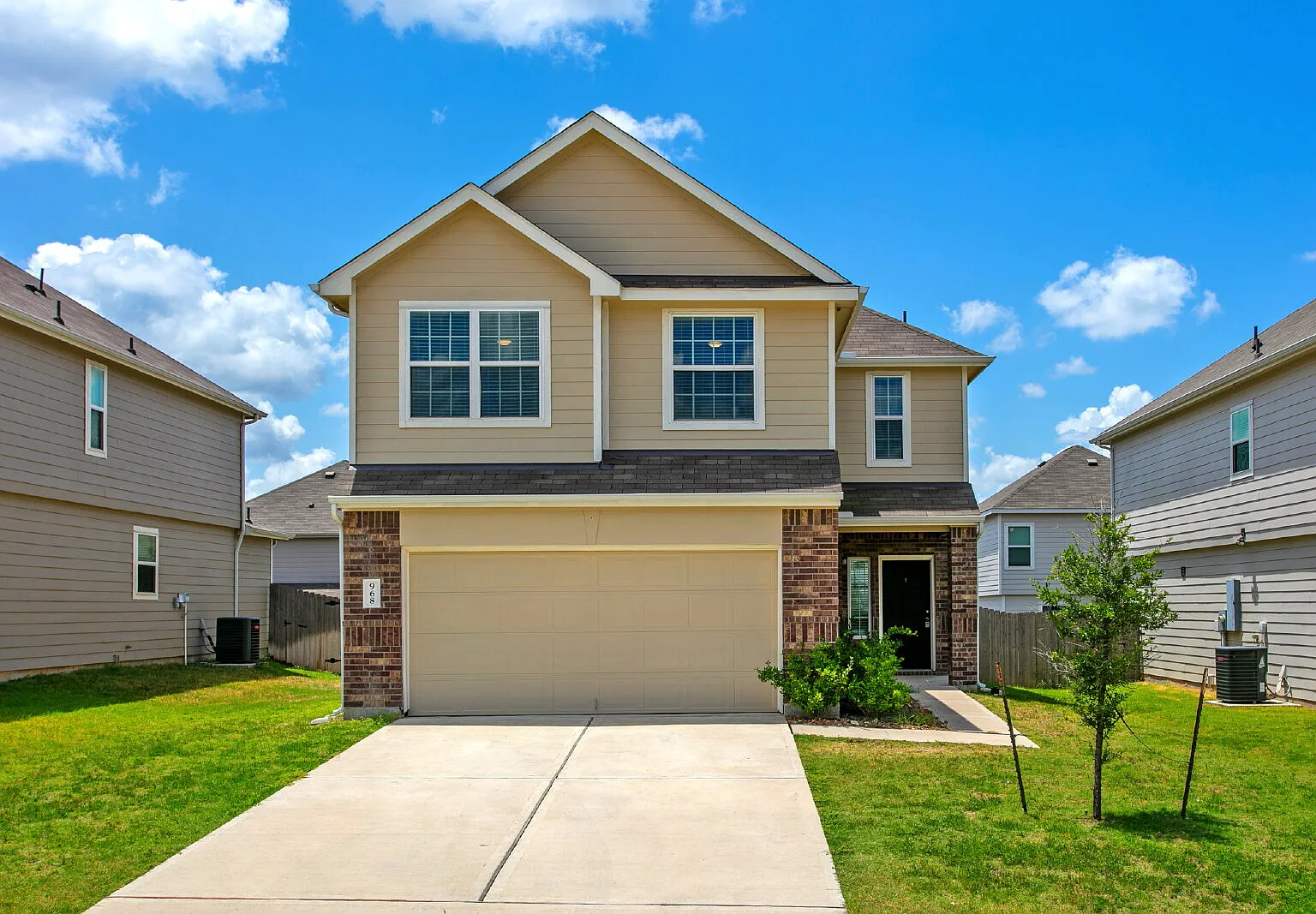 4 bed, 2.5 bath, 1947 sqft, $1,995 — Photo 4