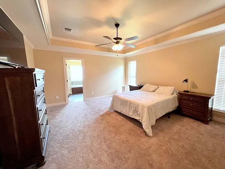 612 Bloomington Ln — Photo 9
