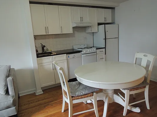 Rented by Toshiko Takahara, Lreb | media 5