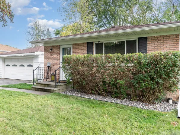 555 Pioneer Trl, Saginaw, MI 48604