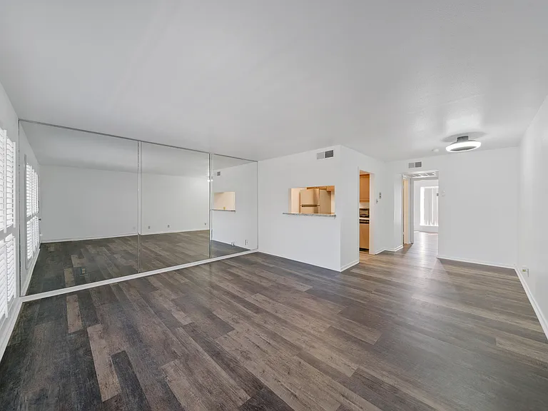 8401 N New Braunfels Ave #240 — Photo 5