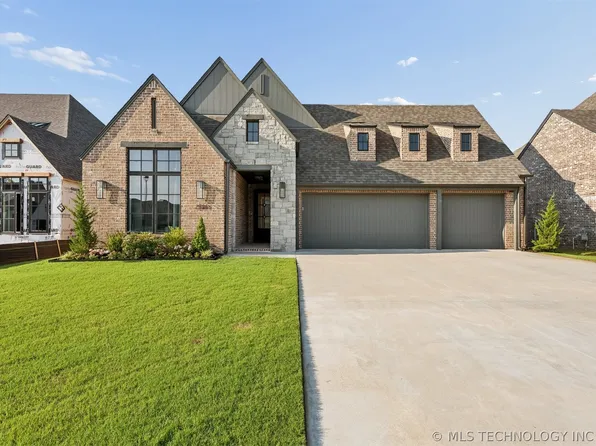 2711 W Van Buren Ct, Broken Arrow, OK 74011