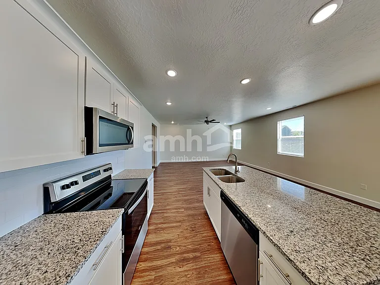 1339 E White St — Photo 3