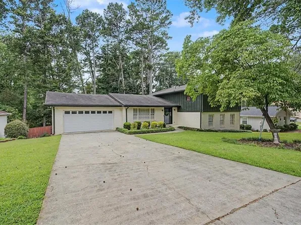 2204 Pine Point Dr, Lawrenceville, GA 30043