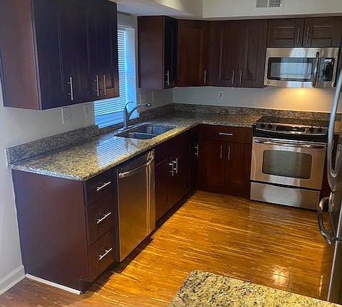 3rd image of 1773 Monroe Dr NE APT 3