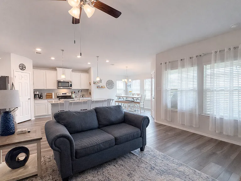 2403 Corradino St — Photo 11