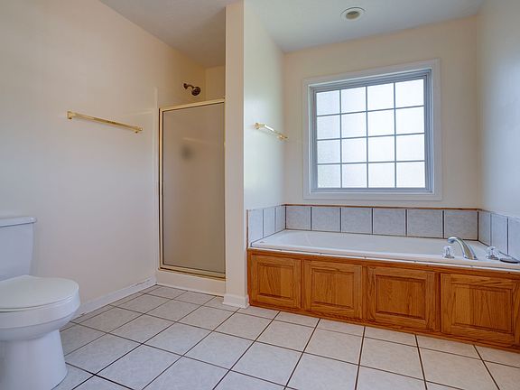 17th image of 134 N Harris Rd
