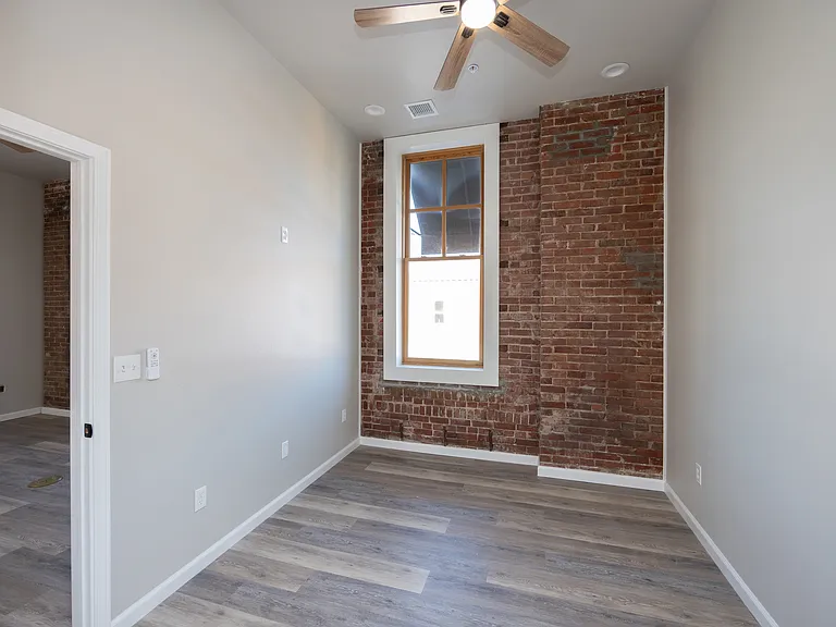 201 E Grand Ave #2 — Photo 15