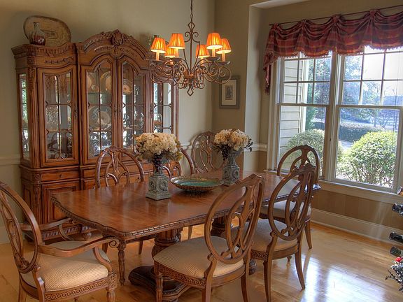 Spacious Dining Room