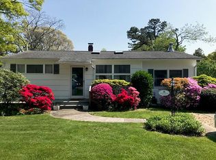 5 Chevy Chase Rd, Hampton Bays, NY 11946
