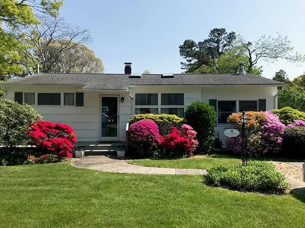 5 CHEVY CHASE Road, Hampton Bays, NY 11946