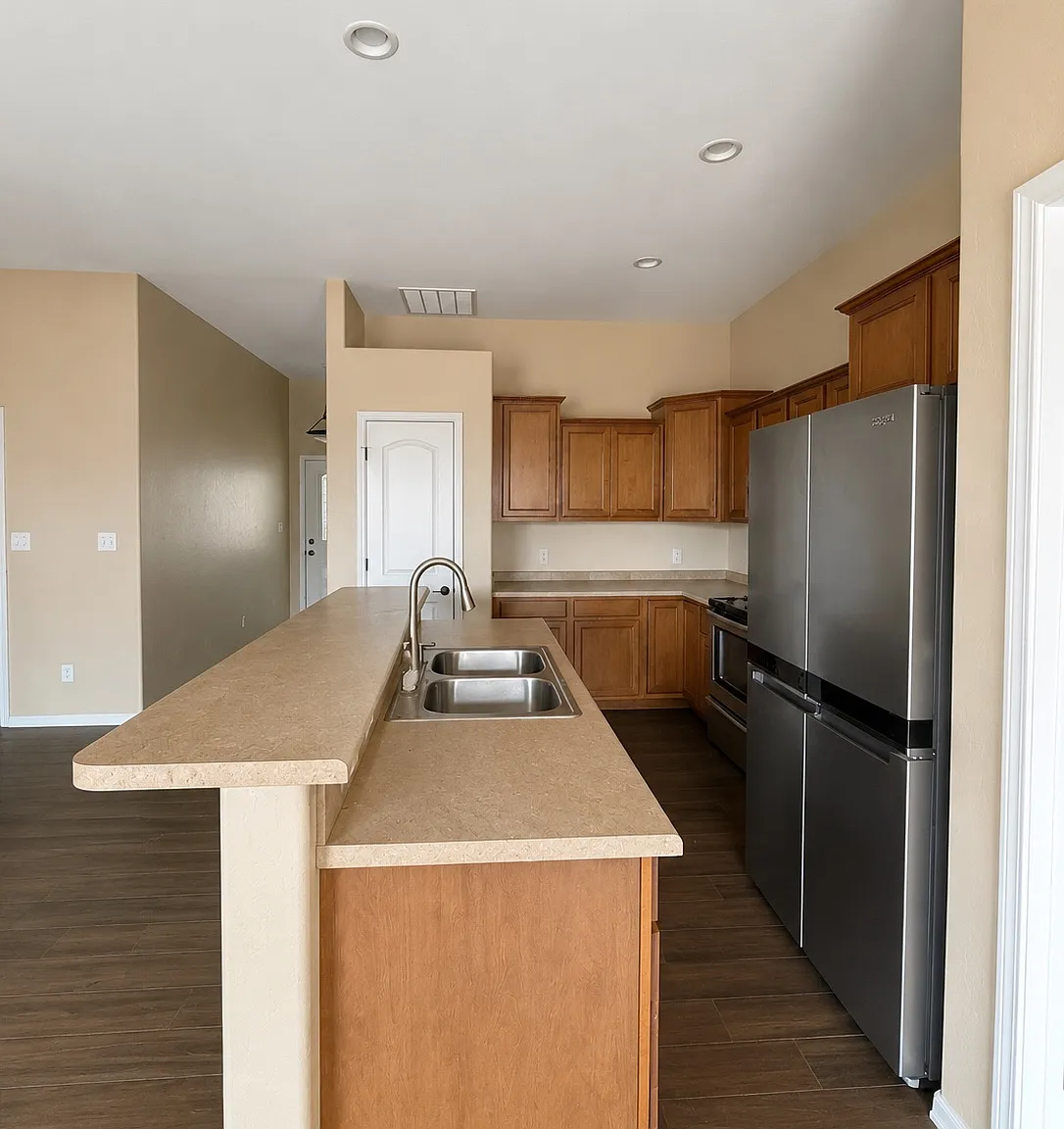 3 bed, 1913 sqft, $2,500 — Photo 4