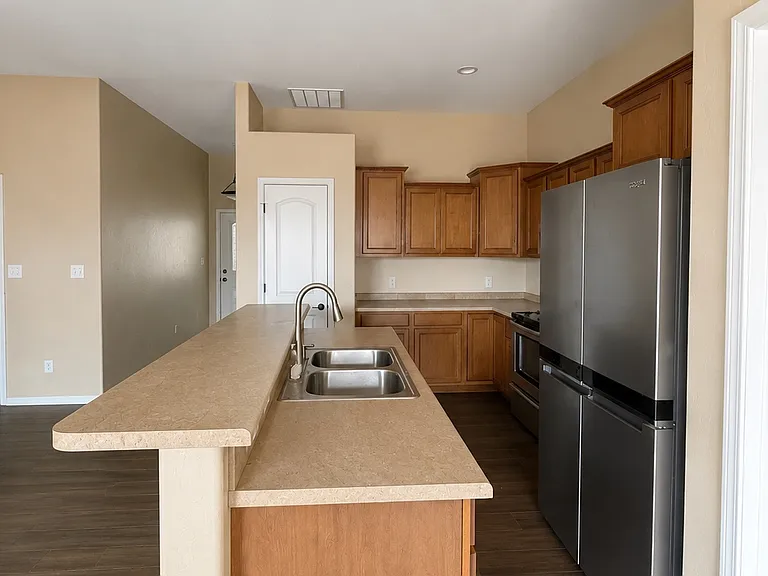 450 Juniper St — Photo 4