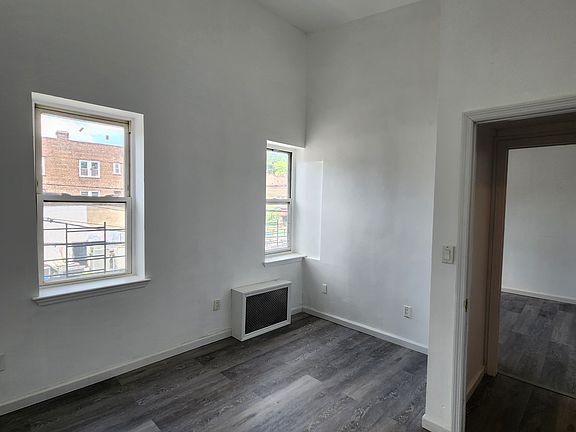 5th image of 10 Brighton Ave Floor 2