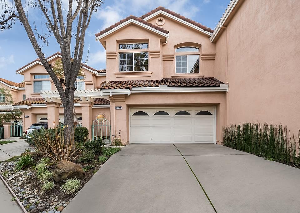 1st image of 2104 Vizcaya Way