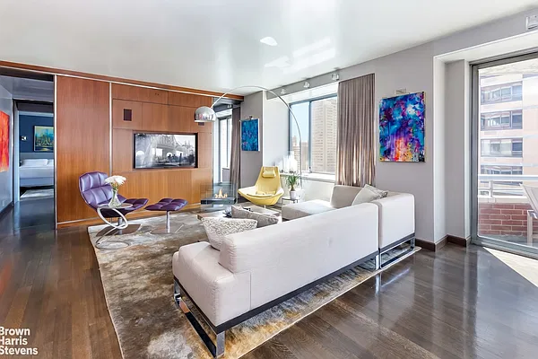 Living room, photo 2