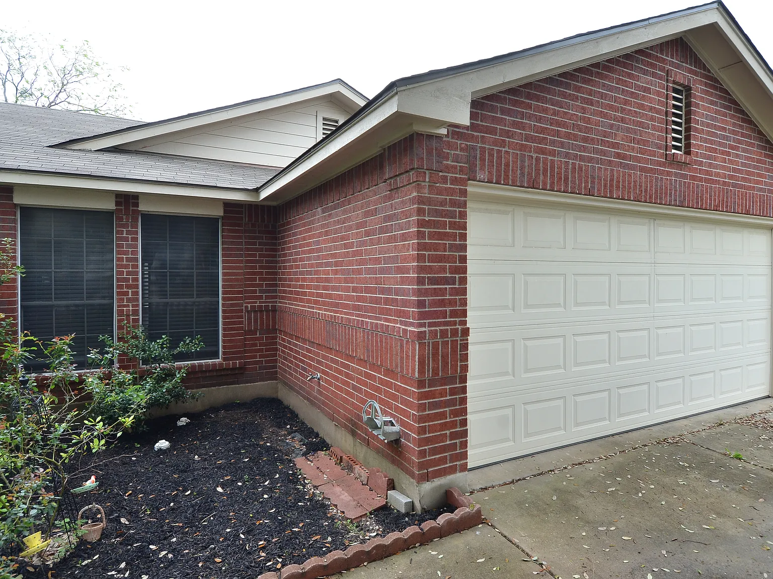 3 bed, 1271 sqft, $2,000 — Photo 1