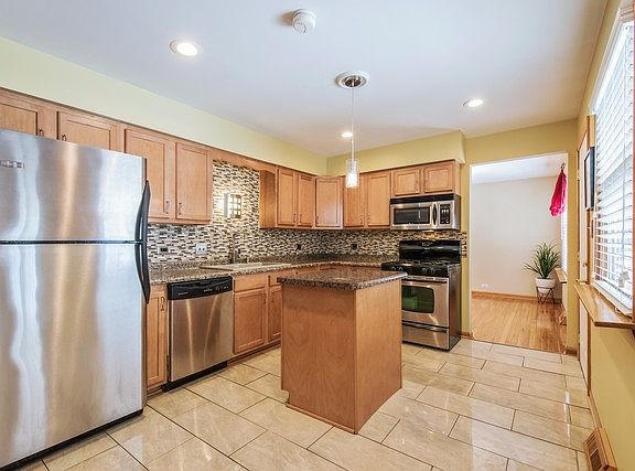 4th image of 606 E 156th Pl