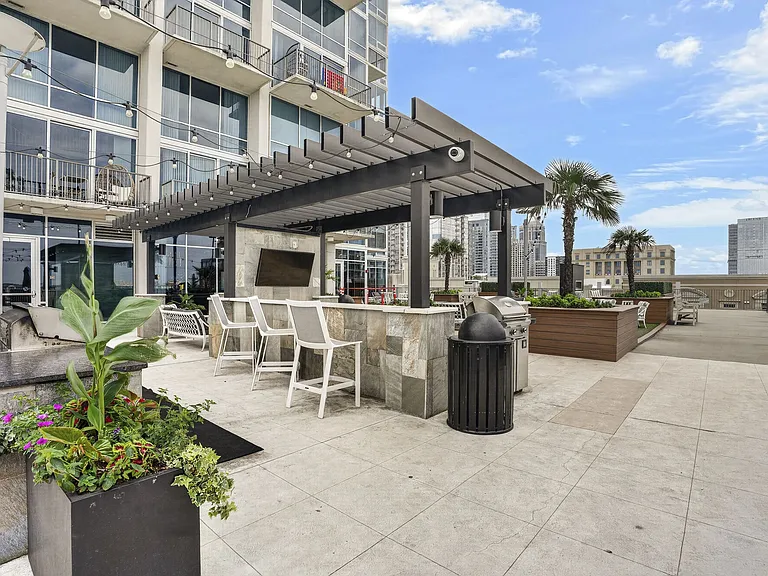 The VUE Charlotte On 5th — Photo 31