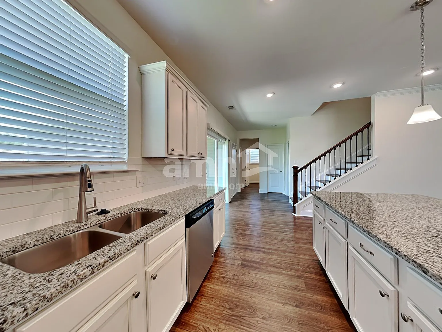 4 bed, 2.5 bath, 2300 sqft, $2,425 — Photo 3