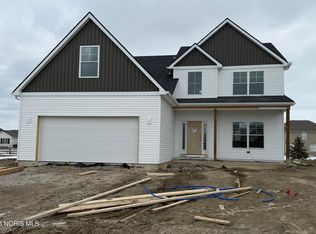 5045 Magnolia Dr, Oregon, OH 43616