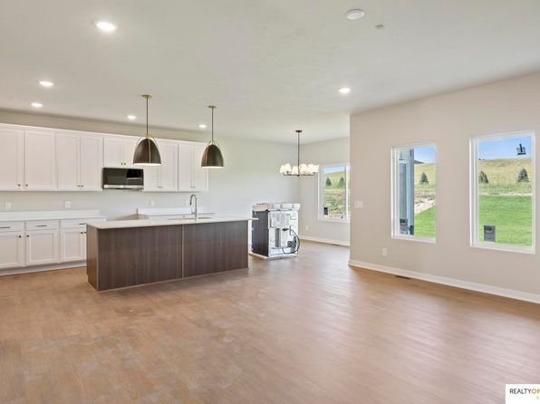 21218 Camden Ave, Elkhorn, NE 68022 view 3