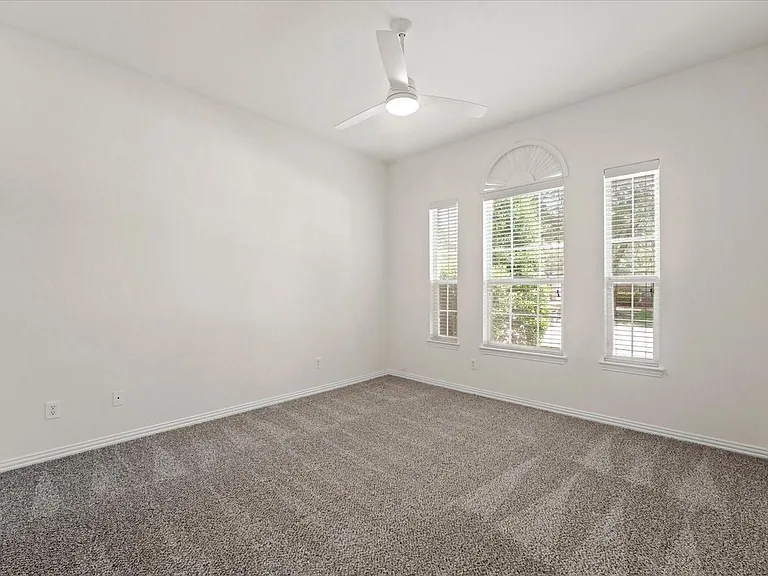 8908 Red Oaks Dr — Photo 9