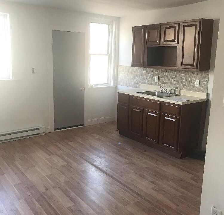 1st image of 513 S Salford St