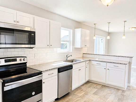 5th image of 2832 Sycamore River Dr
