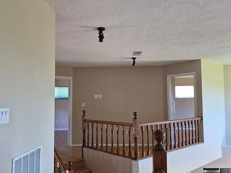 9121 Ridgefield Ave NE — Photo 56