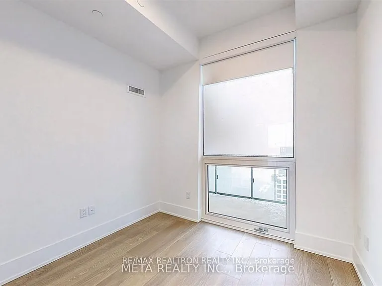 39 Roehampton Ave #4301 — Photo 11