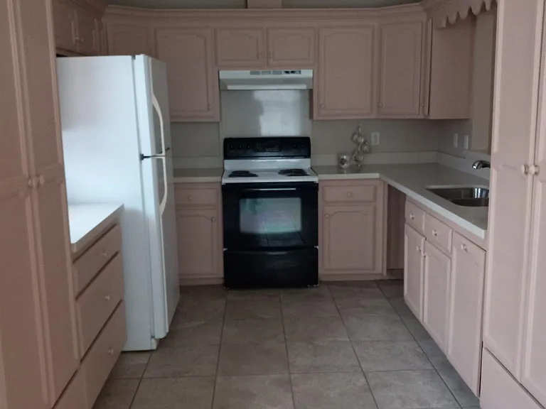 109 E Dominion Dr #B — Photo 5