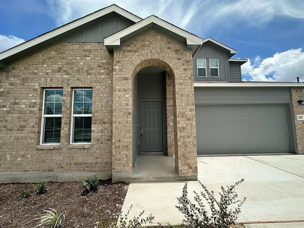 4 bed, 2500 sqft, $2,499 — Photo 3