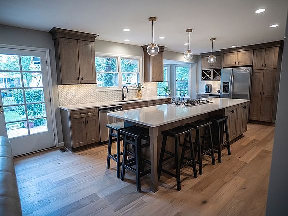 4th image of 16017 Meadow Oak Dr