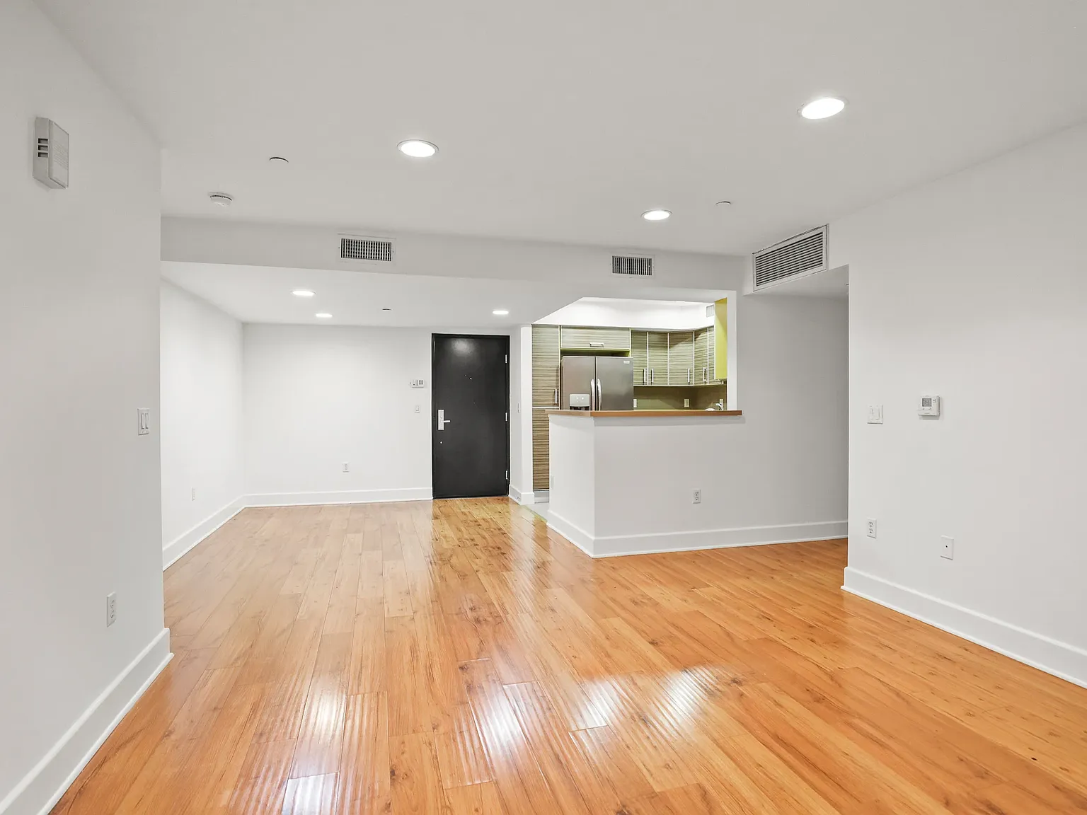 2 bed, 1100 sqft, $3,895 — Photo 2