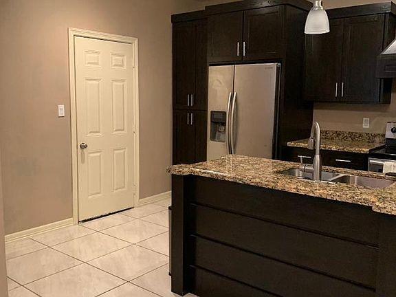 5th image of 3842 Vivian Dr