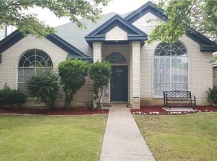 5906 Royalcrest Dr, Arlington, TX 76017